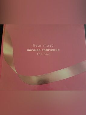 New -Narciso Rodriguez Fleur Musc For Her Pink w/Gift Box with Gold Ribbon